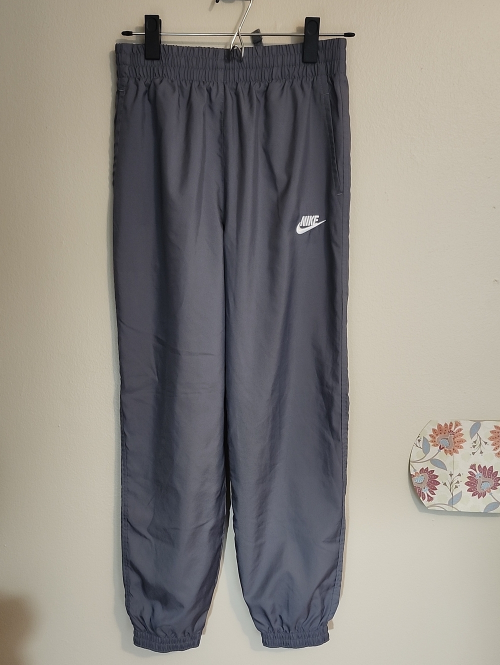 Nike Sportswear Lightweight Woven Club Joggers Big Kid Size Small Gray